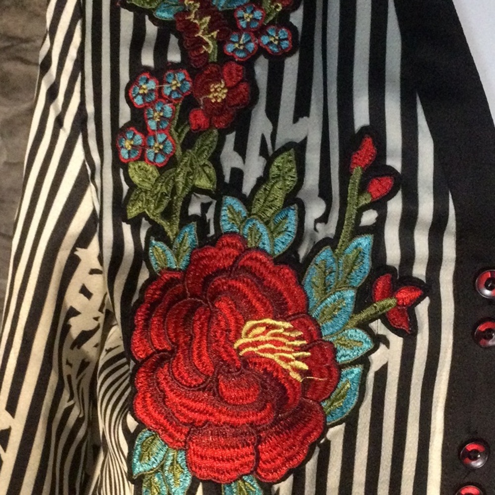 Interdee. Tunic - Picture 2 of 2